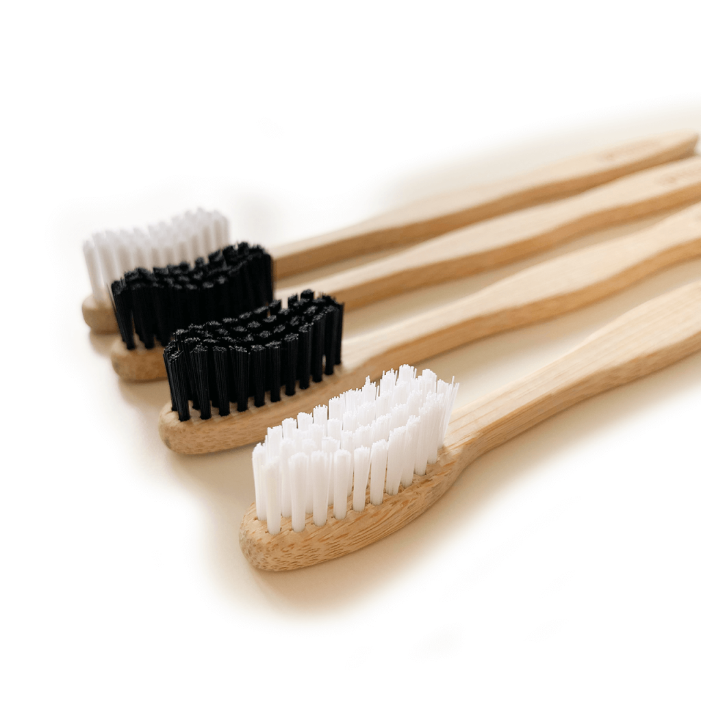 bambusova zubna kefka cierna a biela