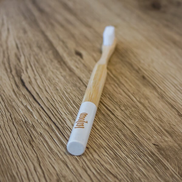 Bambusová zubná kefka - biela jemná