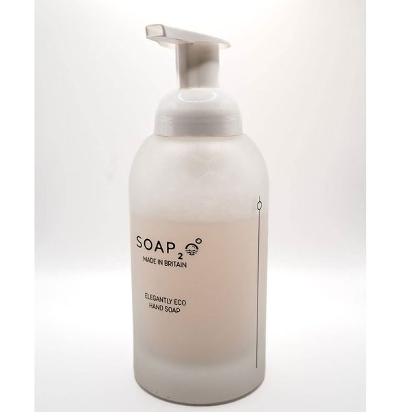 Dávkovač mydla Soap₂o - elegantné ekologické sklenené fľašky s mydlom na ruky, ktoré sú dostupné v polnočnej čiernej a porcelánovo bielej farbe.